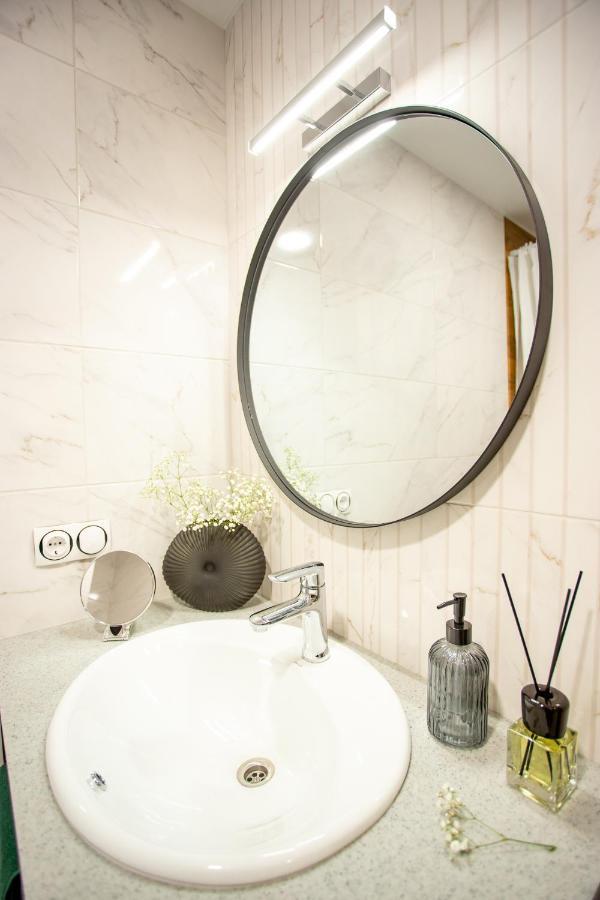 Luxury Apartment With 2 Bedrooms In The City Center 니콜라예프 외부 사진